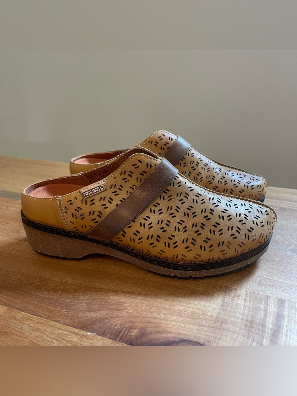 NWOB Pikolinos Granada Die-Cut Womens Clogs Brown Leather Slip-On 37 6.5 7